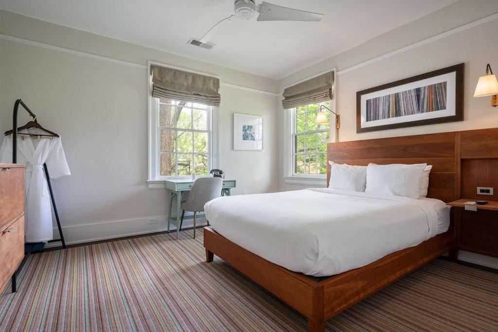 Hotel Oakhurst At The