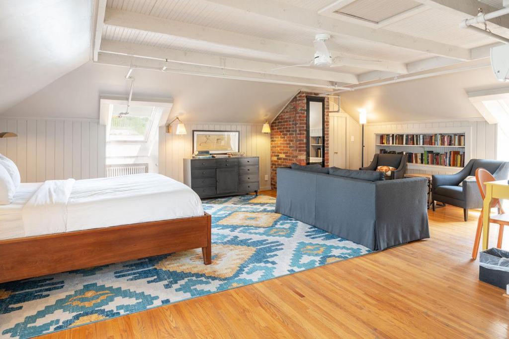 Hotel Oakhurst At The